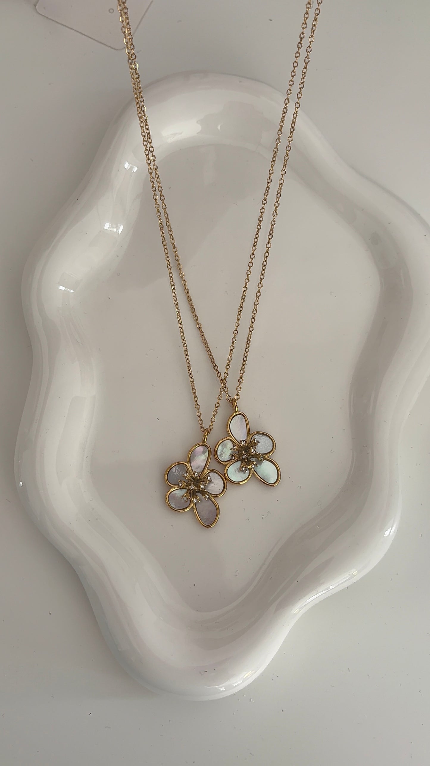 Nácar Flower Necklace