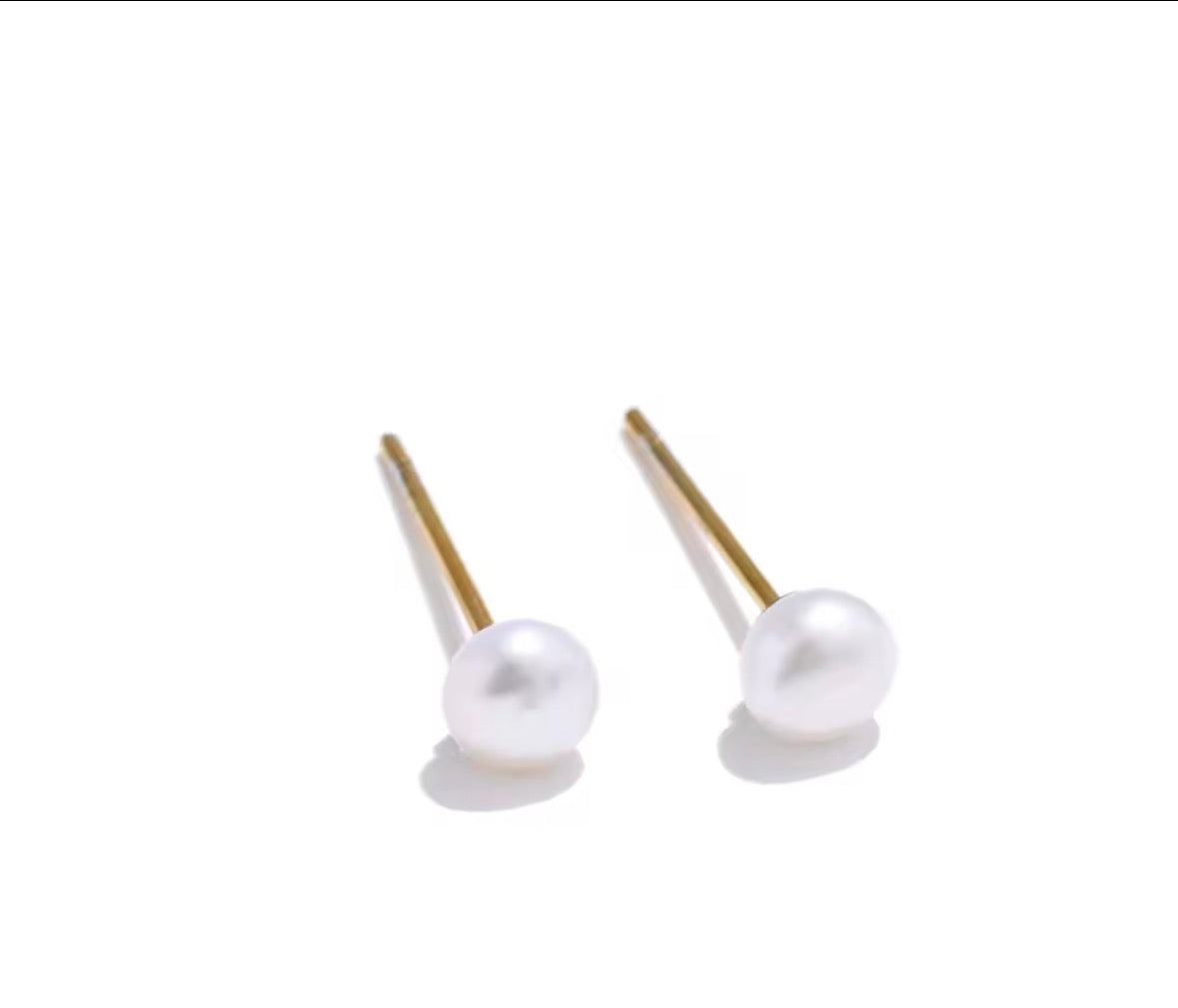 Mini pearls stud
