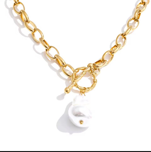 Amara Pearl Necklace